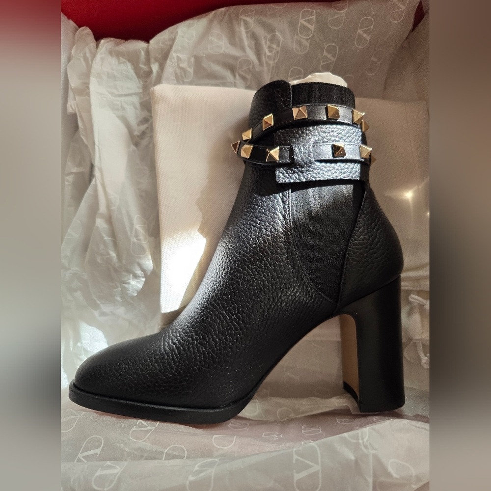 NIB Valentino Garavani Stud Leather Beatle Shoes Size 35